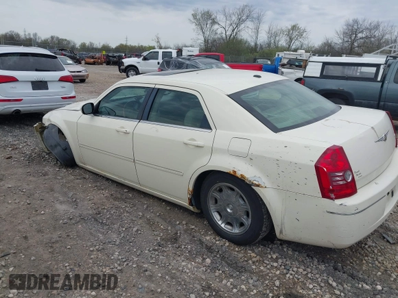 2006 Chrysler 300 Touring with VIN 2C3KA53G16H520826, listed as a IAAI auction lot 42204727 with 247,771 mi miles and . Bid and sale history available at carsss.com. Image 3.