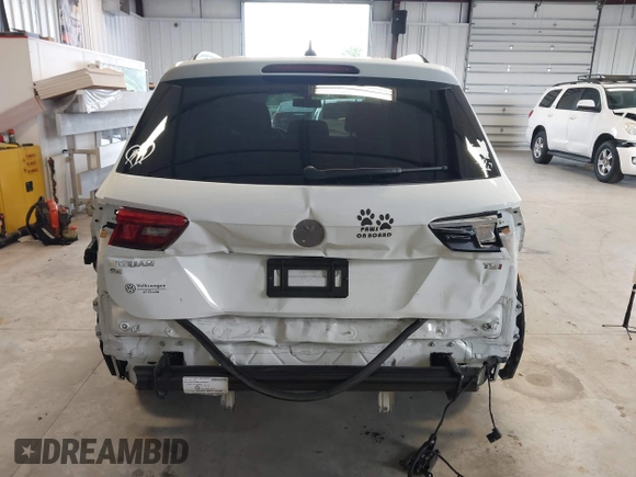 2018 Volkswagen Tiguan SEL z VIN 3VV3B7AX1JM167656, wystawiony jako IAAI lot #42658377 z przebiegiem 74 130 mil mil oraz . Historia ofert i sprzedaży dostępna na DreamBid. Obrazek 16.