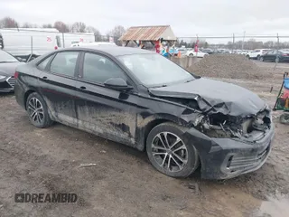 2024 Volkswagen Jetta Sport z VIN 3VWBM7BU6RM043738, wystawiony jako IAAI lot #41790306 z przebiegiem 43 718 mil mil oraz . Historia ofert i sprzedaży dostępna na DreamBid. Obrazek 1.