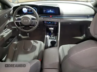 2024 Hyundai Elantra SEL z VIN KMHLM4DG5RU747885, wystawiony jako Copart lot #60958555 z przebiegiem 28 333 mil mil oraz Czysty tytuł • Clean title. Historia ofert i sprzedaży dostępna na DreamBid. Obrazek 8.