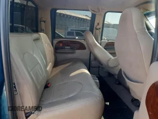 2000 Ford F-350 XL z VIN 1FTWW33F1YED10988, wystawiony jako Copart lot #60320125 z przebiegiem 185 381 mil mil oraz Czysty tytuł • Clean title. Historia ofert i sprzedaży dostępna na DreamBid. Obrazek 10.