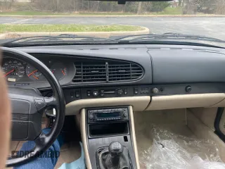1987 Porsche 944 z VIN WP0AA2958HN152067, wystawiony jako Copart lot #53847675 z przebiegiem 46 994 mil mil oraz Szkoda całkowita • Salvage title. Historia ofert i sprzedaży dostępna na DreamBid. Obrazek 9.
