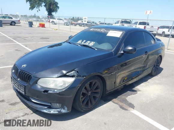 2011 BMW 3 Series 328i z VIN WBADW7C58BE544829, wystawiony jako IAAI lot #42244717 z przebiegiem 248 714 mil mil oraz . Historia ofert i sprzedaży dostępna na DreamBid. Obrazek 2.