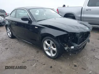 2011 BMW 1 Series 128i with VIN WBAUP7C5XBVP21698, listed as a IAAI auction lot 41276121 with 88,032 mi miles. Bid and sale history available at carsss.com. Image 1.