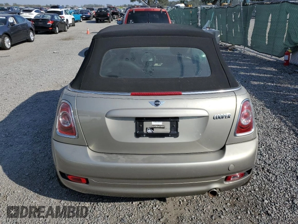 2011 MINI Convertible z VIN WMWZN3C5XBT132988, wystawiony jako Copart lot #87453744 z przebiegiem 67 197 mil mil oraz Szkoda całkowita • Salvage title. Historia ofert i sprzedaży dostępna na DreamBid. Obrazek 6.