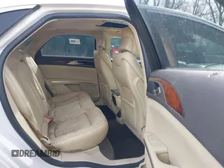 2013 Lincoln MKZ z VIN 3LN6L2G97DR823270, wystawiony jako IAAI lot #41746880 z przebiegiem 225 618 mil mil oraz . Historia ofert i sprzedaży dostępna na DreamBid. Obrazek 8.