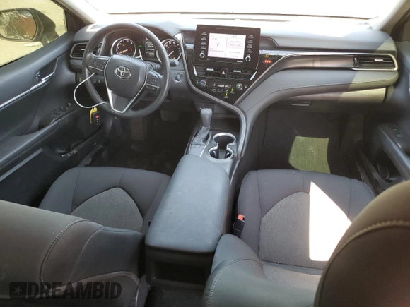 2024 Toyota Camry LE z VIN 4T1R11AK2RU216038, wystawiony jako Copart lot #56582725 z przebiegiem 42 623 mil mil oraz Szkoda całkowita • Salvage title. Historia ofert i sprzedaży dostępna na DreamBid. Obrazek 8.