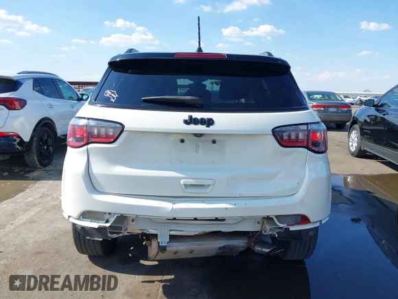 2019 Jeep Compass Altitude z VIN 3C4NJCBB3KT637375, wystawiony jako IAAI lot #42408775 z przebiegiem 114 977 mil mil oraz . Historia ofert i sprzedaży dostępna na DreamBid. Obrazek 6.