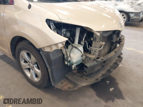 2013 Toyota Sienna LE AAS with VIN 5TDKK3DC8DS359172, listed as a IAAI auction lot 41724930 with 106,488 mi miles. Bid and sale history available at carsss.com. Image 21.