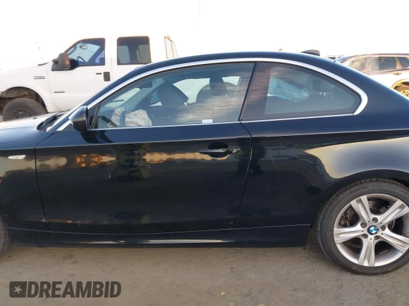 2013 BMW 1 Series 128i с VIN WBAUP9C53DVS95917, выставлен на аукционе IAAI как лот 41398338 с пробегом 52 160 миль миль и . История ставок и продаж доступна на DreamBid. Изображение 15.