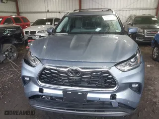 2024 Toyota Highlander LE with VIN 5TDKDRBH4RS567200, listed as a IAAI auction lot 41451059 with 4,439 mi miles. Bid and sale history available at carsss.com. Image 12.