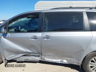 2014 Toyota Sienna XLE z VIN 5TDYK3DC6ES420613, wystawiony jako IAAI lot #41207273 z przebiegiem 58 775 mil mil oraz . Historia ofert i sprzedaży dostępna na DreamBid. Obrazek 14.