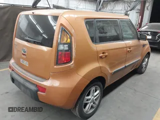 2011 Kia Soul + with VIN KNDJT2A22B7279422, listed as a IAAI auction lot 42077427 with 192,832 mi miles. Bid and sale history available at carsss.com. Image 4.