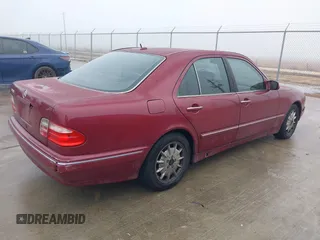 2000 Mercedes-Benz E-Class with VIN WDBJF65J1YB113770, listed as a IAAI auction lot 41462464 with 157,279 mi miles. Bid and sale history available at carsss.com. Image 4.