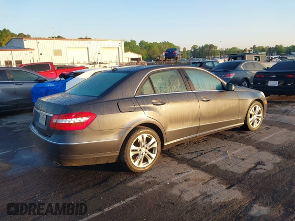 2010 Mercedes-Benz E-Class E 350 Luxury with VIN WDDHF5GB4AA260005, listed as a IAAI auction lot 41976779 with 148,324 mi miles. Bid and sale history available at carsss.com. Image 4.