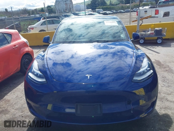 2022 Tesla Model Y Long Range with VIN 7SAYGDEE6NF318372, listed as a IAAI auction lot 41526857 with 26,083 mi miles and . Bid and sale history available at carsss.com. Image 12.