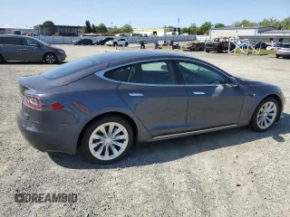 2018 Tesla Model S 75D z VIN 5YJSA1E23JF263642, wystawiony jako Copart lot #50647665 z przebiegiem 71 416 mil mil oraz Szkoda całkowita • Salvage title. Historia ofert i sprzedaży dostępna na DreamBid. Obrazek 3.