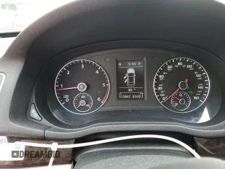 2014 Volkswagen Passat SEL Premium z VIN 1VWCN7A35EC073576, wystawiony jako Copart lot #52810825 z przebiegiem 113 067 mil mil oraz Szkoda całkowita • Salvage title. Historia ofert i sprzedaży dostępna na DreamBid. Obrazek 9.