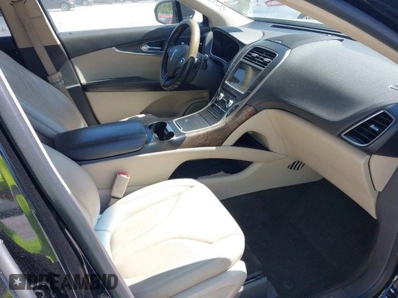 2017 Lincoln MKX Select z VIN 2LMPJ6KR4HBL48601, wystawiony jako IAAI lot #42029348 z przebiegiem 113 965 mil mil oraz . Historia ofert i sprzedaży dostępna na DreamBid. Obrazek 5.