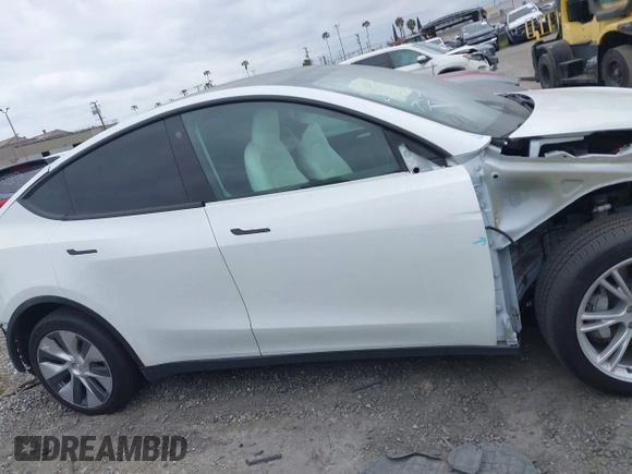 2023 Tesla Model Y Long Range z VIN 7SAYGDEE9PF623285, wystawiony jako IAAI lot #41383184 z przebiegiem 34 092 mil mil oraz . Historia ofert i sprzedaży dostępna na DreamBid. Obrazek 13.