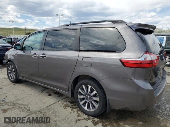 2018 Toyota Sienna XLE z VIN 5TDDZ3DC7JS193517, wystawiony jako Copart lot #53565945 z przebiegiem 111 498 mil mil oraz Szkoda całkowita • Salvage title. Historia ofert i sprzedaży dostępna na DreamBid. Obrazek 2.
