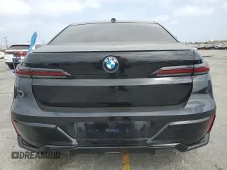 2024 BMW i7 xDrive60 z VIN WBY53EJ05RCP85098, wystawiony jako Copart lot #58196175 z przebiegiem 13 426 mil mil oraz Tytuł czysty. Historia ofert i sprzedaży dostępna na DreamBid. Obrazek 6.