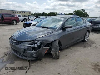 2015 Chrysler 200 S z VIN 1C3CCCBB3FN675636, wystawiony jako Copart lot #56123825 z przebiegiem 137 241 mil mil oraz Szkoda całkowita • Salvage title. Historia ofert i sprzedaży dostępna na DreamBid. Obrazek 1.