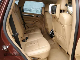 2012 Porsche Cayenne z VIN WP1AA2A21CLA06372, wystawiony jako Copart lot #49437725 z przebiegiem 137 530 mil mil oraz Szkoda całkowita • Salvage title. Historia ofert i sprzedaży dostępna na DreamBid. Obrazek 12.