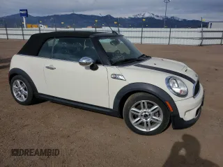 2012 MINI Convertible S z VIN WMWZP3C58CT250629, wystawiony jako Copart lot #57265655 z przebiegiem 99 216 mil mil oraz Szkoda całkowita • Salvage title. Historia ofert i sprzedaży dostępna na DreamBid. Obrazek 4.