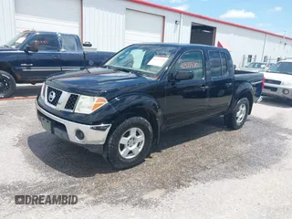 2005 Nissan Frontier LE z VIN 1N6AD07W85C418182, wystawiony jako IAAI lot #42577570 z przebiegiem 204 780 mil mil oraz . Historia ofert i sprzedaży dostępna na DreamBid. Obrazek 2.