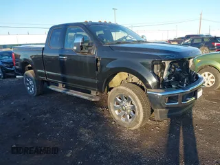 2018 Ford F-250 XL z VIN 1FT7X2B63JEC51297, wystawiony jako IAAI lot #42456772 z przebiegiem 46 939 mil mil oraz . Historia ofert i sprzedaży dostępna na DreamBid. Obrazek 1.