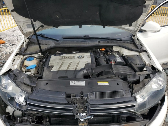 2013 Volkswagen Jetta TDI w/Sunroof & Nav with VIN 3VWPL7AJ1DM632379, listed as a Copart auction lot 58860355 with 123,327 mi miles and Salvage title. Bid and sale history available at DreamBid. Image 11.