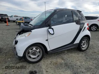 2015 Smart fortwo Passion with VIN WMEEJ3BA1FK820824, listed as a Copart auction lot 44750495 with 100,000 mi miles and Salvage Title. Bid and sale history available at carsss.com. Image 1.