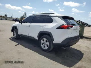 2021 Toyota RAV4 XLE with VIN 2T3W1RFV9MW166971, listed as a Copart auction lot 52300085 with 43,178 mi miles and Salvage Title. Bid and sale history available at carsss.com. Image 2.