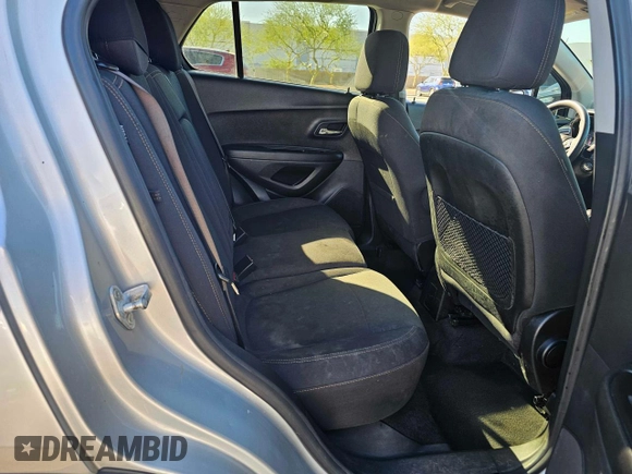2020 Chevrolet Trax LS with VIN 3GNCJNSB4LL131582, listed as a Copart auction lot 81021634 with 136,718 mi miles and Clean Title. Bid and sale history available at carsss.com. Image 6.