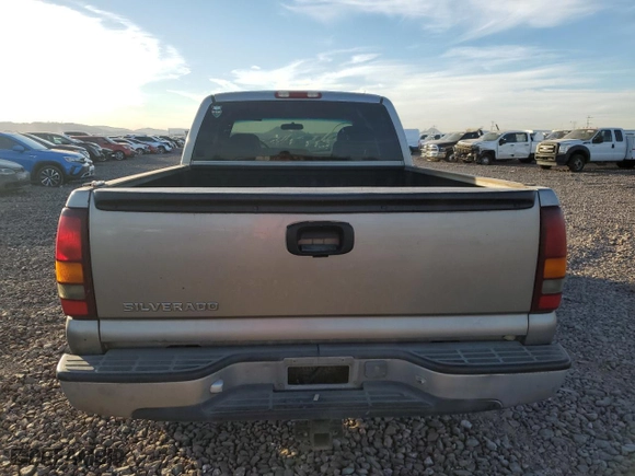 2001 Chevrolet Silverado 1500 with VIN 2GCEC19W311130130, listed as a Copart auction lot 81270584 with 281,025 mi miles and Salvage Title. Bid and sale history available at carsss.com. Image 6.