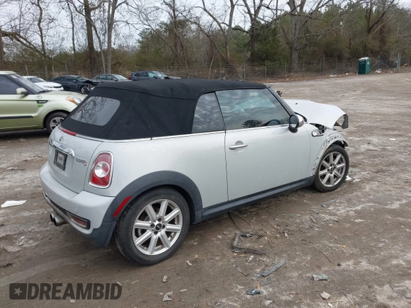 2011 MINI Convertible S с VIN WMWZP3C55BTX82922, выставлен на аукционе IAAI как лот 41408777 с пробегом 82 764 миль миль и . История ставок и продаж доступна на DreamBid. Изображение 4.