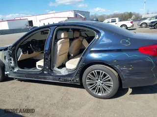 2019 BMW 5 Series 530i xDrive with VIN WBAJA7C55KG912518, listed as a IAAI auction lot 41846385 with 58,262 mi miles. Bid and sale history available at carsss.com. Image 6.