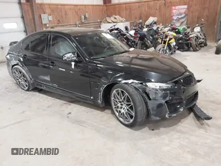 2017 BMW M3 z VIN WBS8M9C52H5G83686, wystawiony jako IAAI lot #42205796 z przebiegiem 51 956 mil mil oraz . Historia ofert i sprzedaży dostępna na DreamBid. Obrazek 1.