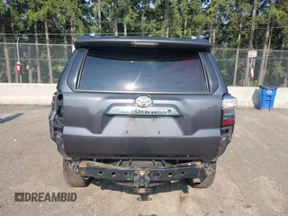 2018 Toyota 4Runner SR5 z VIN JTEBU5JR7J5490718, wystawiony jako IAAI lot #42551721 z przebiegiem 111 237 mil mil oraz . Historia ofert i sprzedaży dostępna na DreamBid. Obrazek 17.