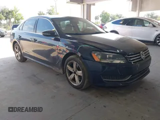 2012 Volkswagen Passat SE z VIN 1VWBP7A3XCC018432, wystawiony jako IAAI lot #42337874 z przebiegiem 176 626 mil mil oraz . Historia ofert i sprzedaży dostępna na DreamBid. Obrazek 1.