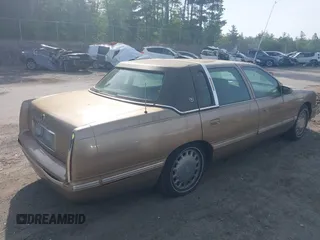 1998 Cadillac DeVille z VIN 1G6KD54Y3WU730001, wystawiony jako IAAI lot #42369702 z przebiegiem 88 540 mil mil oraz . Historia ofert i sprzedaży dostępna na DreamBid. Obrazek 4.
