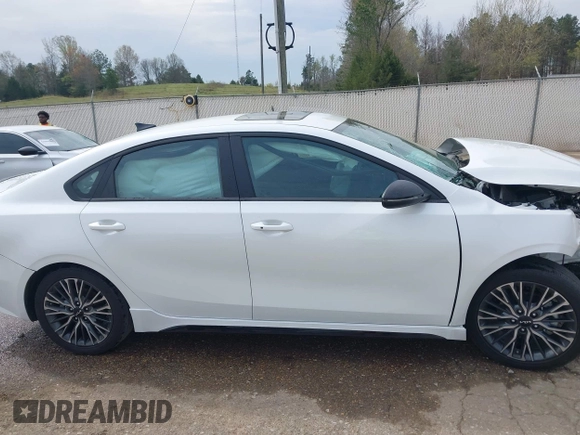 2023 Kia Forte GT-Line z VIN 3KPF54AD7PE683899, wystawiony jako IAAI lot #41902601 z przebiegiem 13 859 mil mil oraz . Historia ofert i sprzedaży dostępna na DreamBid. Obrazek 13.