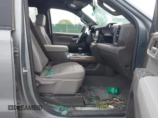 2025 Chevrolet Silverado 1500 LT z VIN 1GCUKDED0SZ216878, wystawiony jako IAAI lot #42435820 z przebiegiem 4 448 mil mil oraz . Historia ofert i sprzedaży dostępna na DreamBid. Obrazek 5.