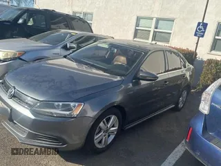 2013 Volkswagen Jetta Hybrid SE с VIN 3VW637AJ1DM296938, выставлен на аукционе Copart как лот 43277665 с пробегом Не указан миль и Чистый • Clean title. История ставок и продаж доступна на DreamBid. Изображение 2.