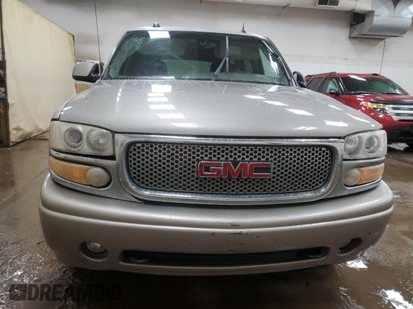 2005 GMC Yukon Denali z VIN 1GKEK63U45J222600, wystawiony jako Copart lot #51329775 z przebiegiem 287 293 mil mil oraz Czysty tytuł • Clean title. Historia ofert i sprzedaży dostępna na DreamBid. Obrazek 5.