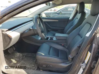 2023 Tesla Model 3 z VIN 5YJ3E1EAXPF404814, wystawiony jako Copart lot #56857105 z przebiegiem 59 360 mil mil oraz Czysty tytuł • Clean title. Historia ofert i sprzedaży dostępna na DreamBid. Obrazek 7.