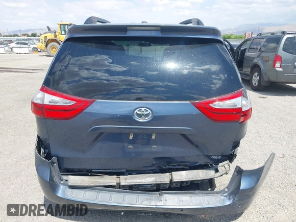 2017 Toyota Sienna XLE Auto Access Seat z VIN 5TDYZ3DC3HS826445, wystawiony jako IAAI lot #42455408 z przebiegiem 89 495 mil mil oraz . Historia ofert i sprzedaży dostępna na DreamBid. Obrazek 16.