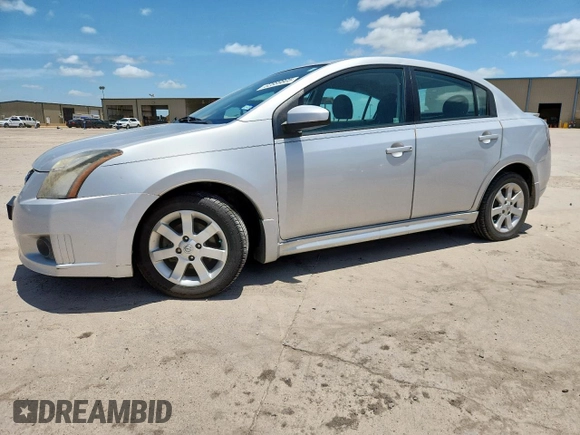 2012 Nissan Sentra SL z VIN 3N1AB6AP5CL758763, wystawiony jako Copart lot #62889805 z przebiegiem Nie podano mil oraz Szkoda całkowita • Salvage title. Historia ofert i sprzedaży dostępna na DreamBid. Obrazek 1.