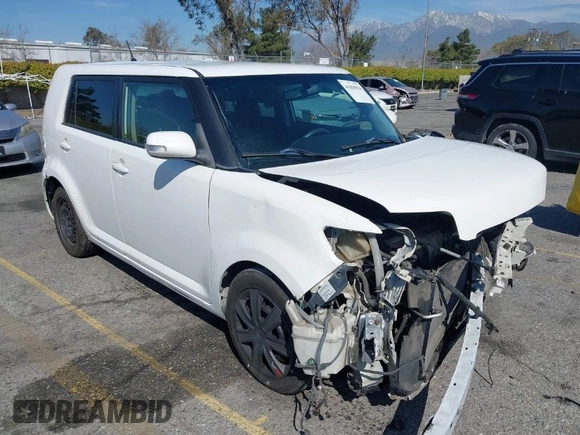 2014 Scion xB with VIN JTLZE4FE5EJ065953, listed as a IAAI auction lot 41850554 with 124,856 mi miles. Bid and sale history available at carsss.com. Image 1.